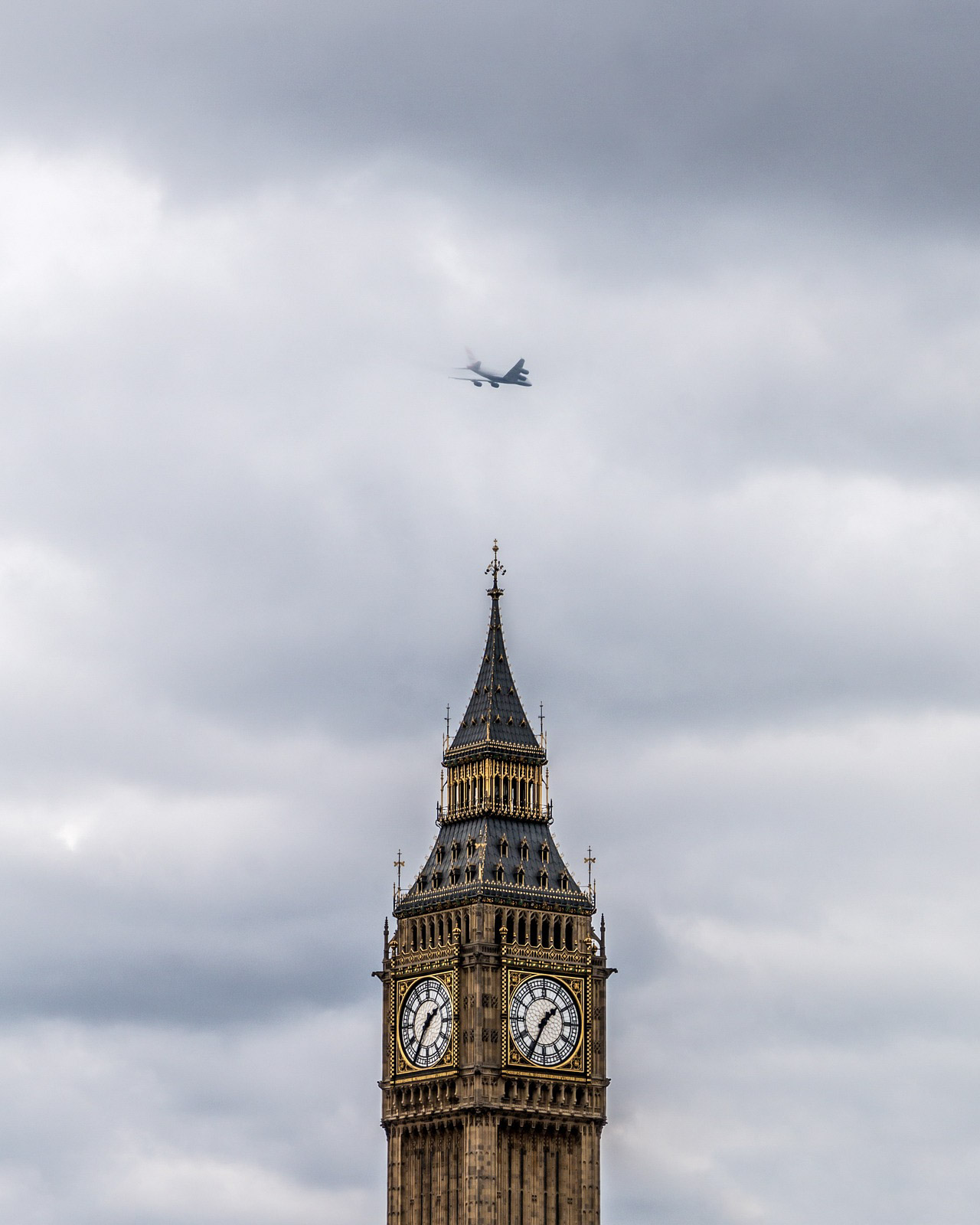 Big Ben plane London airport